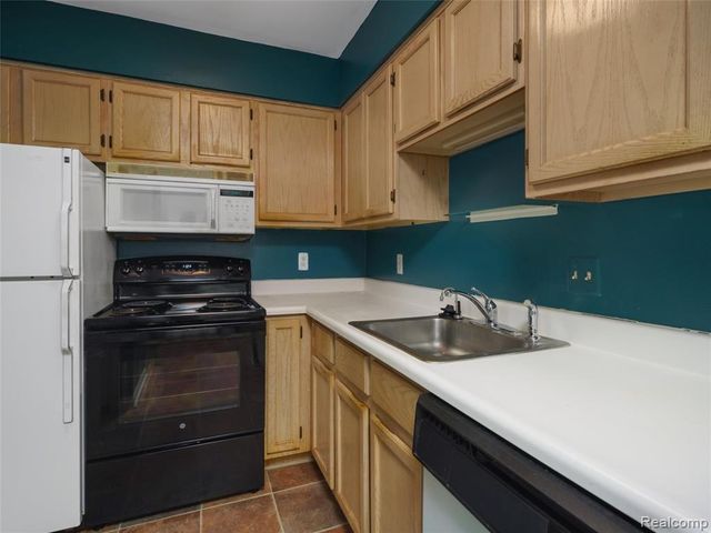 1127 S Lake Drive 206, Novi, MI 48377