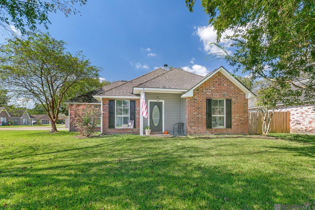 30575 E Trace Drive, Walker, LA 70785