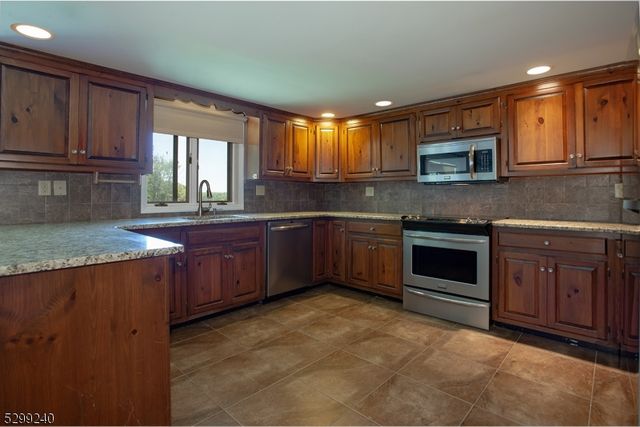 154 Meadows Rd, Lafayette Twp., NJ 07848