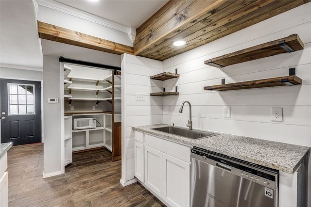 2954 Candlewick Lane, Farmers Branch, TX 75234