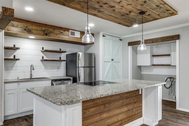 2954 Candlewick Lane, Farmers Branch, TX 75234