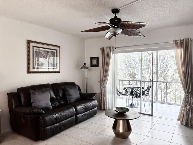 1055 Country Club Drive 404, Margate, FL 33063