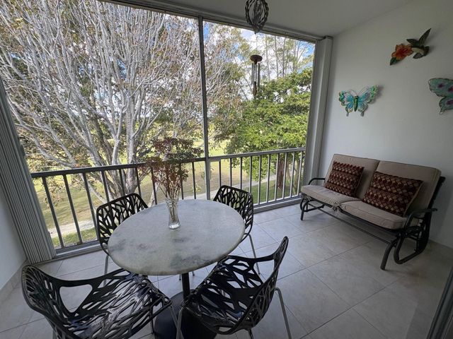 1055 Country Club Drive 404, Margate, FL 33063