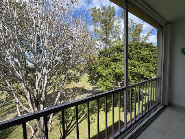 1055 Country Club Drive 404, Margate, FL 33063