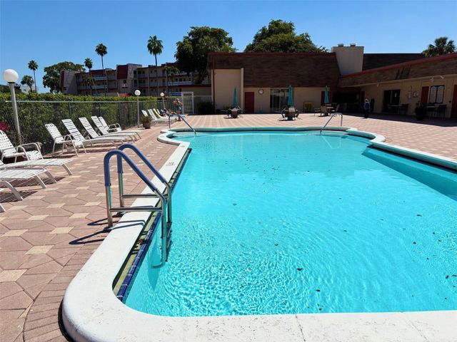 1055 Country Club Drive 404, Margate, FL 33063