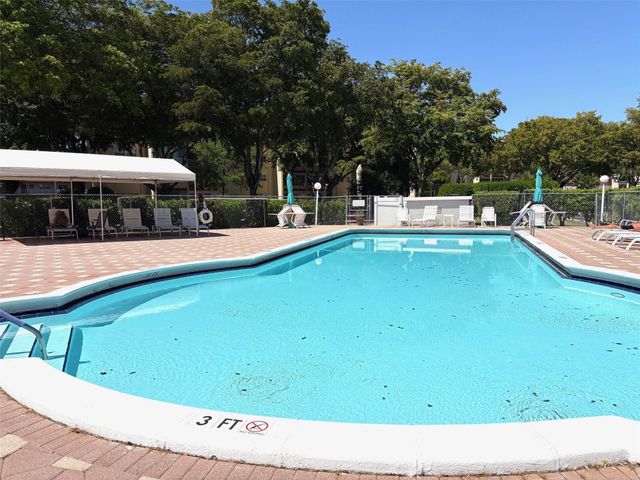 1055 Country Club Drive 404, Margate, FL 33063