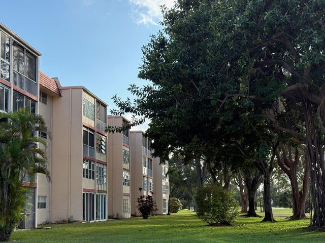 1055 Country Club Drive 404, Margate, FL 33063