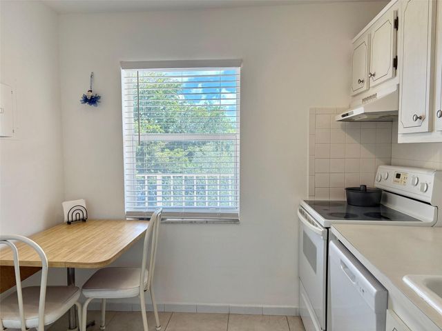 1055 Country Club Drive 404, Margate, FL 33063