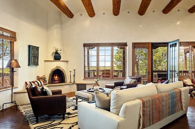 1050 Sierra Del Norte, Santa Fe, NM 87501