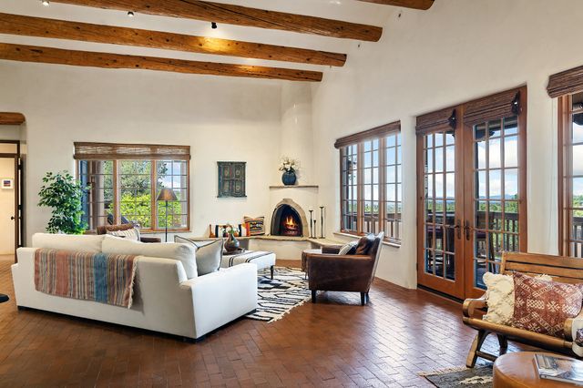 1050 Sierra Del Norte, Santa Fe, NM 87501