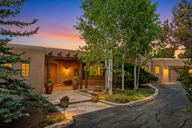 1050 Sierra Del Norte, Santa Fe, NM 87501