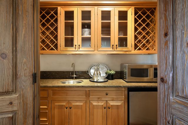 1050 Sierra Del Norte, Santa Fe, NM 87501
