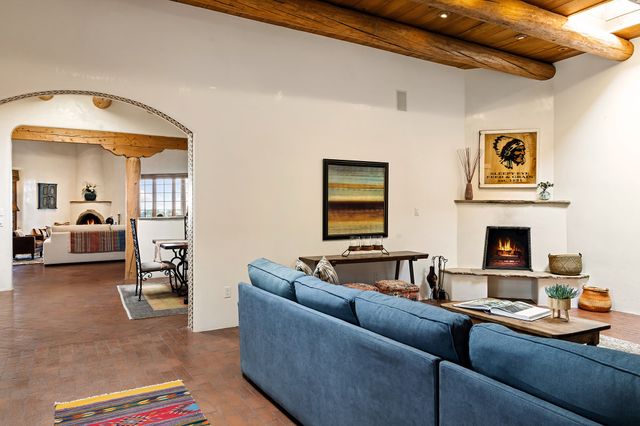 1050 Sierra Del Norte, Santa Fe, NM 87501