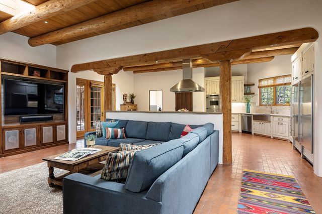 1050 Sierra Del Norte, Santa Fe, NM 87501