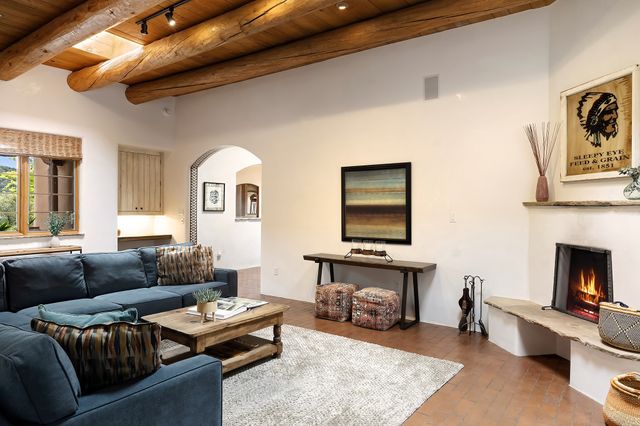 1050 Sierra Del Norte, Santa Fe, NM 87501