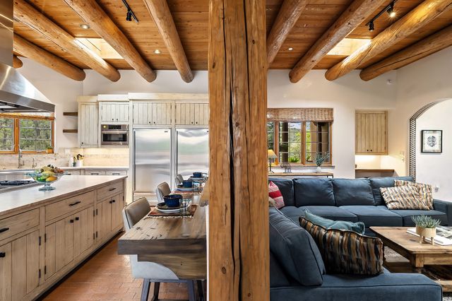 1050 Sierra Del Norte, Santa Fe, NM 87501