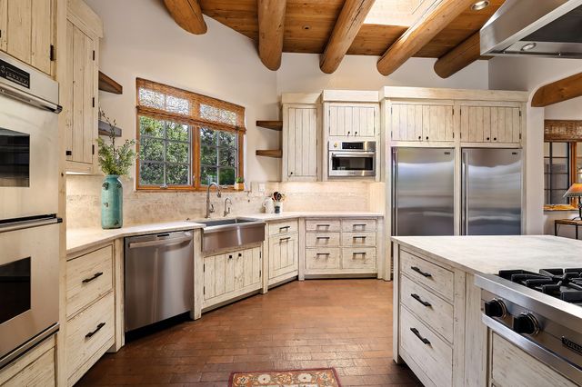 1050 Sierra Del Norte, Santa Fe, NM 87501