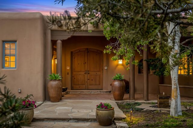 1050 Sierra Del Norte, Santa Fe, NM 87501