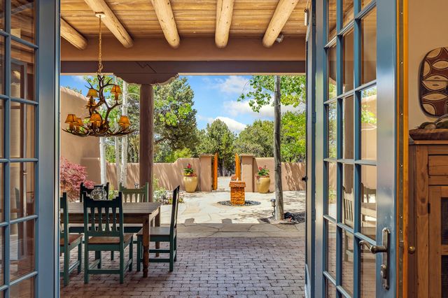 1050 Sierra Del Norte, Santa Fe, NM 87501