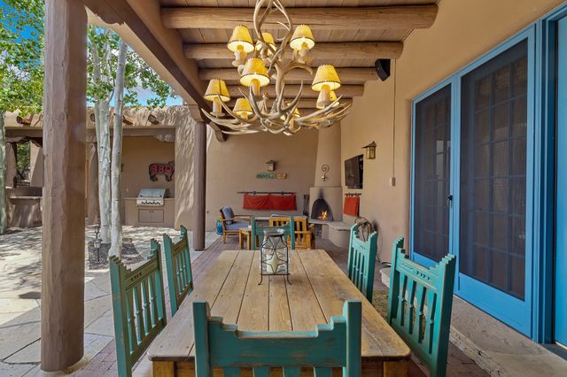 1050 Sierra Del Norte, Santa Fe, NM 87501