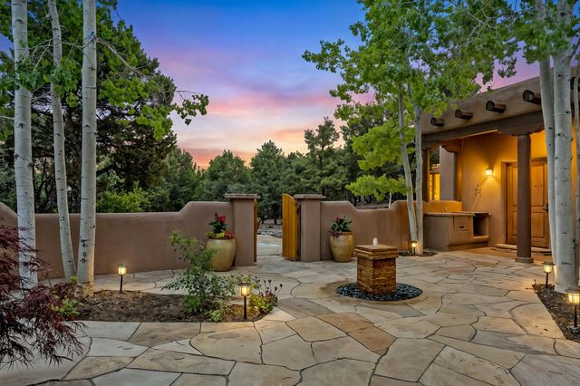 1050 Sierra Del Norte, Santa Fe, NM 87501