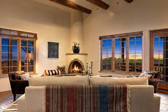 1050 Sierra Del Norte, Santa Fe, NM 87501