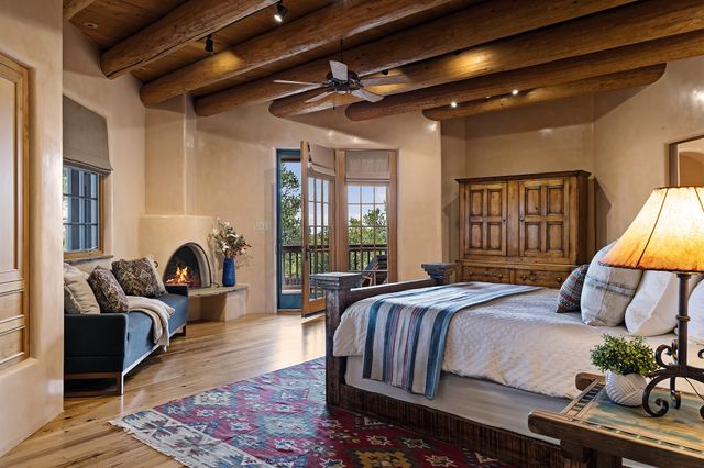 1050 Sierra Del Norte, Santa Fe, NM 87501