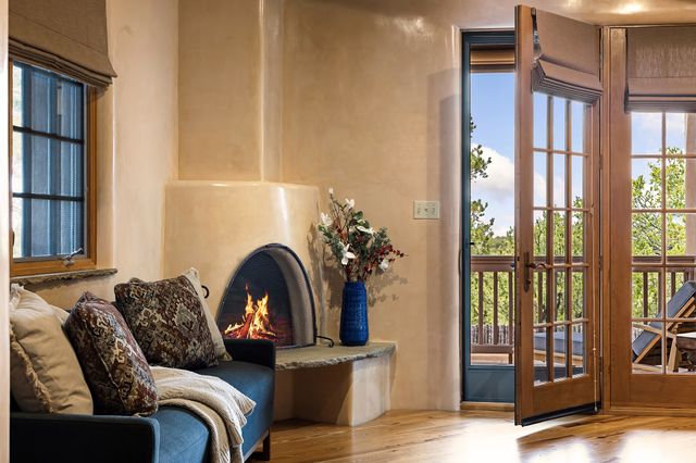 1050 Sierra Del Norte, Santa Fe, NM 87501