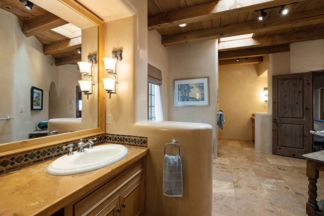 1050 Sierra Del Norte, Santa Fe, NM 87501