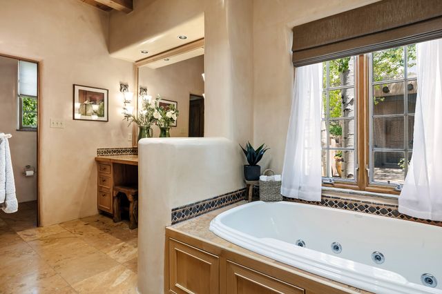 1050 Sierra Del Norte, Santa Fe, NM 87501