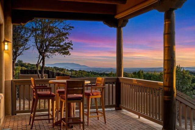 1050 Sierra Del Norte, Santa Fe, NM 87501