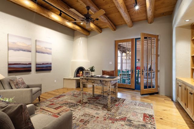 1050 Sierra Del Norte, Santa Fe, NM 87501