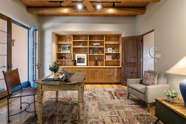 1050 Sierra Del Norte, Santa Fe, NM 87501