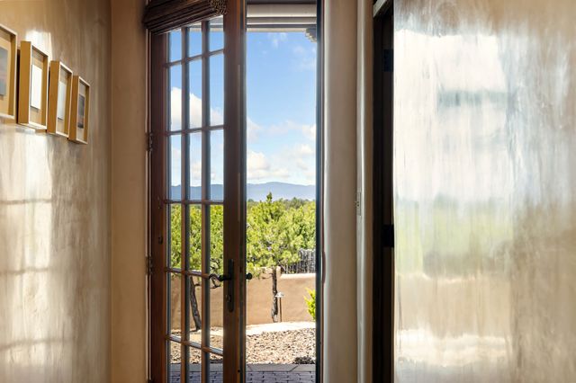 1050 Sierra Del Norte, Santa Fe, NM 87501