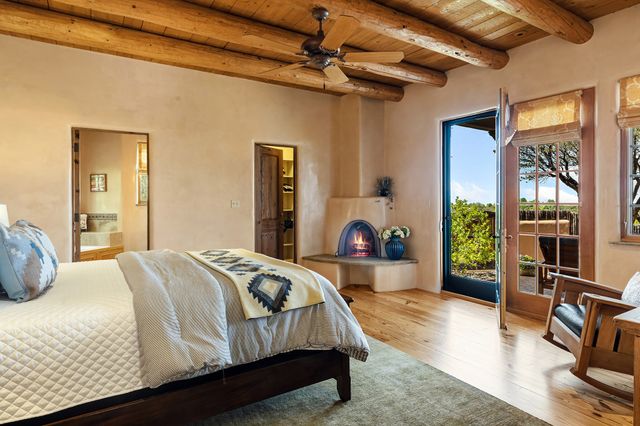 1050 Sierra Del Norte, Santa Fe, NM 87501