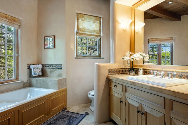 1050 Sierra Del Norte, Santa Fe, NM 87501