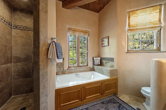1050 Sierra Del Norte, Santa Fe, NM 87501