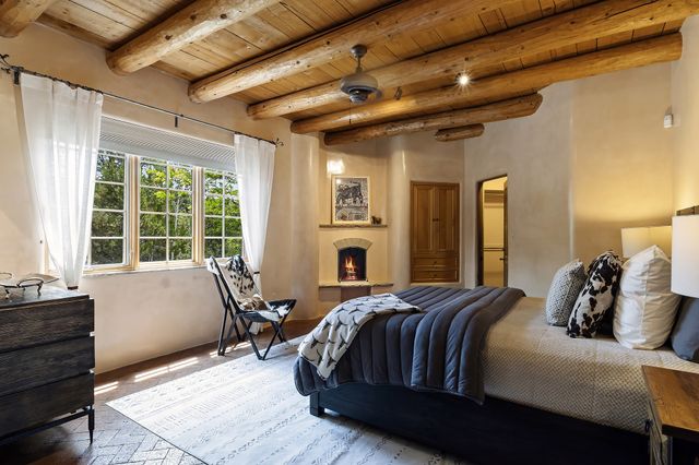 1050 Sierra Del Norte, Santa Fe, NM 87501