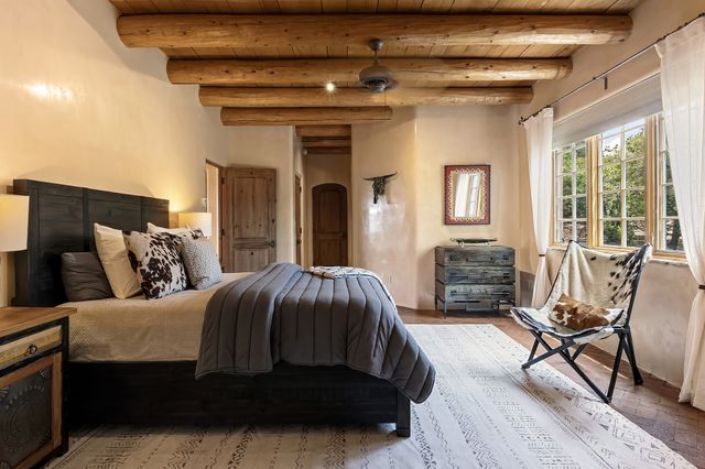 1050 Sierra Del Norte, Santa Fe, NM 87501
