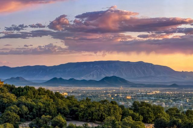 1050 Sierra Del Norte, Santa Fe, NM 87501