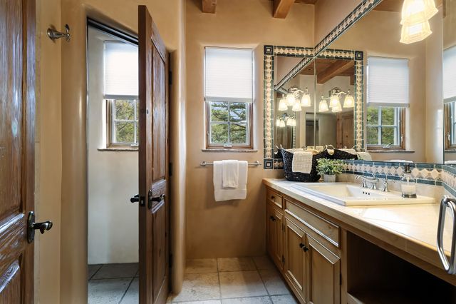 1050 Sierra Del Norte, Santa Fe, NM 87501
