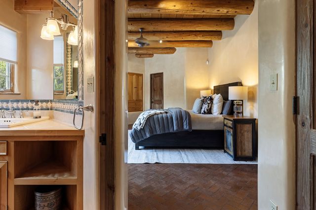 1050 Sierra Del Norte, Santa Fe, NM 87501