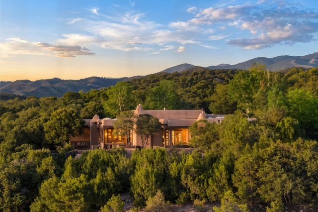 1050 Sierra Del Norte, Santa Fe, NM 87501