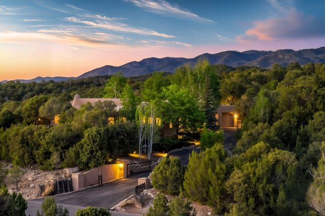 1050 Sierra Del Norte, Santa Fe, NM 87501