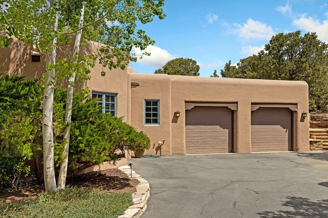 1050 Sierra Del Norte, Santa Fe, NM 87501
