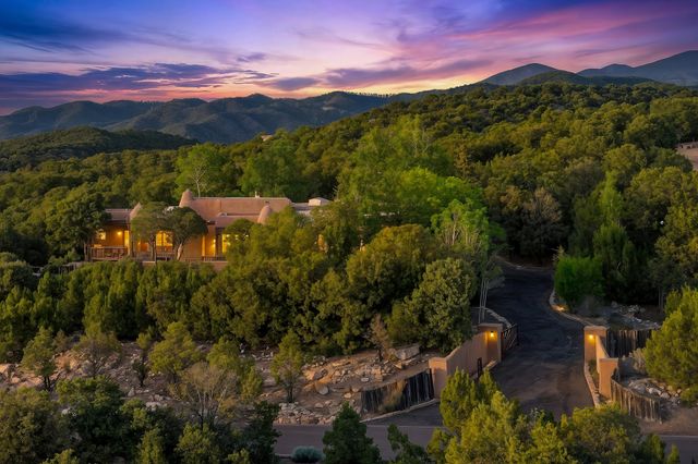 1050 Sierra Del Norte, Santa Fe, NM 87501