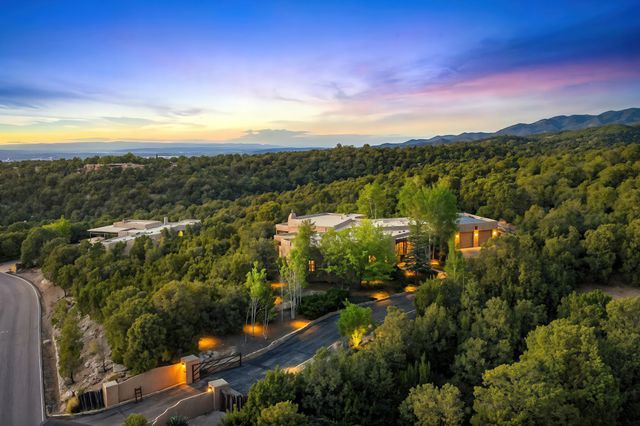 1050 Sierra Del Norte, Santa Fe, NM 87501