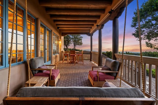 1050 Sierra Del Norte, Santa Fe, NM 87501