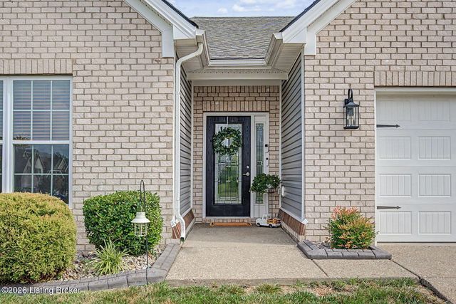 16301 Spitfire Lake Path, Louisville, KY 40245