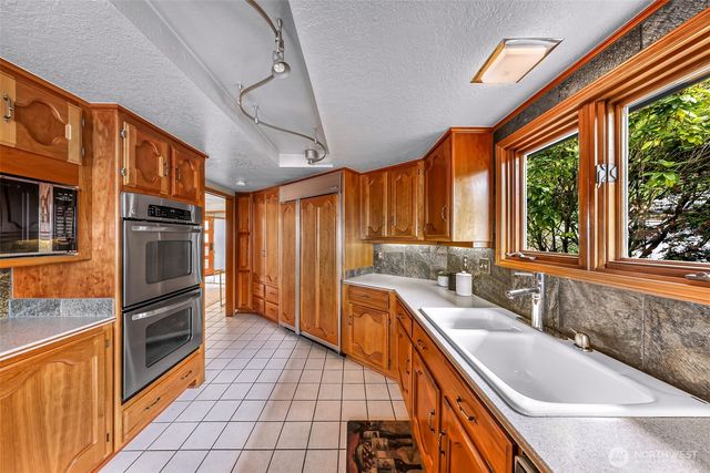 13029 Standring Lane SW, Burien, WA 98146